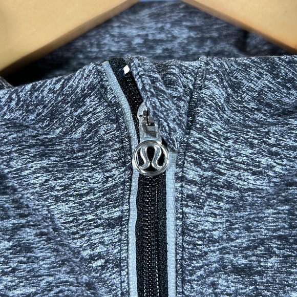 Lululemon Running 1/2 Zip Gray / Black Jacket Sz 4 - Picture 2 of 4